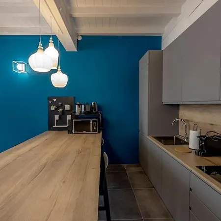 Blue - Center & Garage Parma